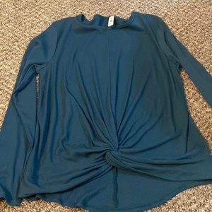 All in Motion long sleeve shirt with front knot. Size XXL. New with tags.